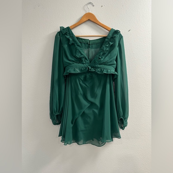 NWT LOVELY BISHOP SLEEVE RUFFLED CHIFFON CUTOUT MINI DRESS - HUNTER GREEN - Picture 3 of 12